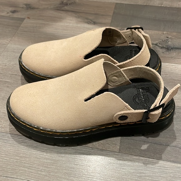 Dr Martens Women's Cream Carlson Suede Slingback Mules - Picture 9 of 16